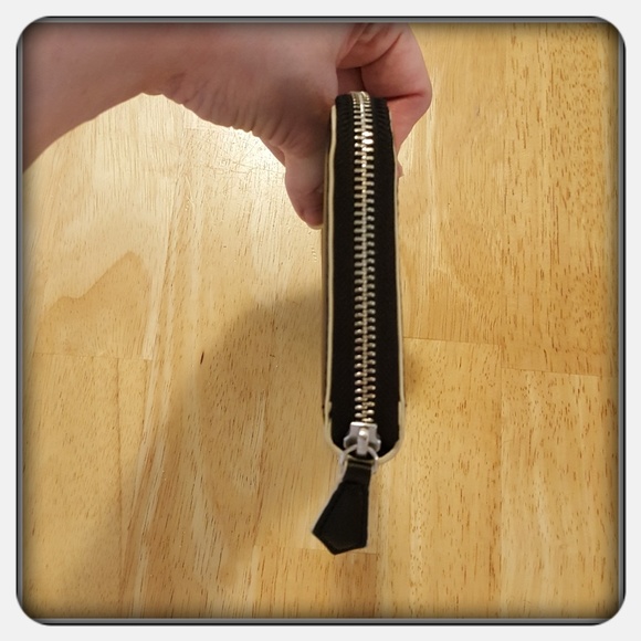 EUC Vera Bradley Black Accordion Wallet - Picture 4 of 5